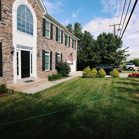 Luxury Villa And Apartments Fairfax Exterior photo