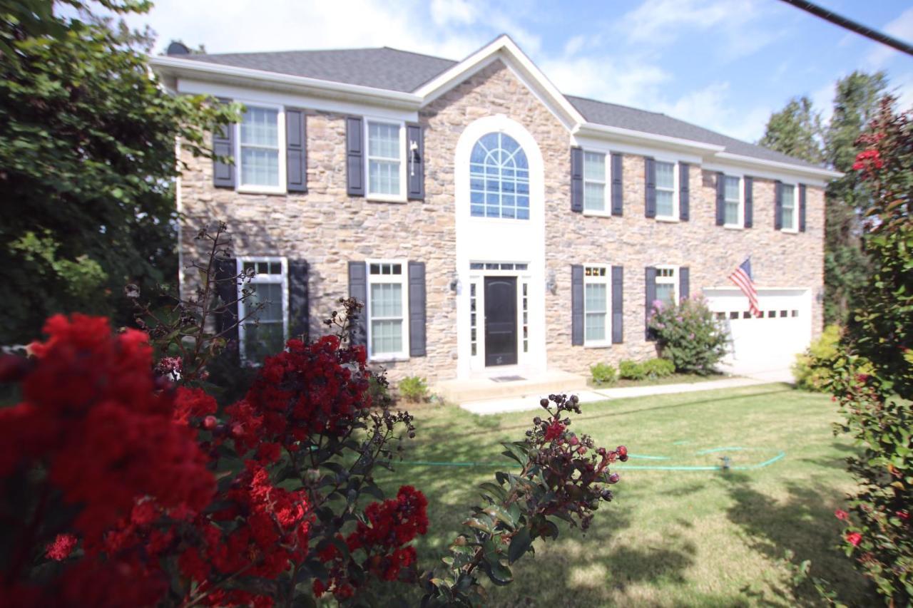 Luxury Villa And Apartments Fairfax Exterior photo