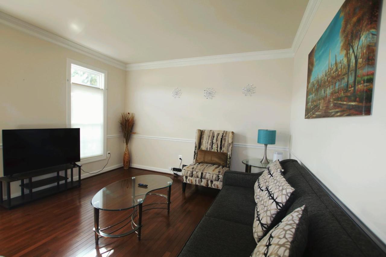 Luxury Villa And Apartments Fairfax Exterior photo
