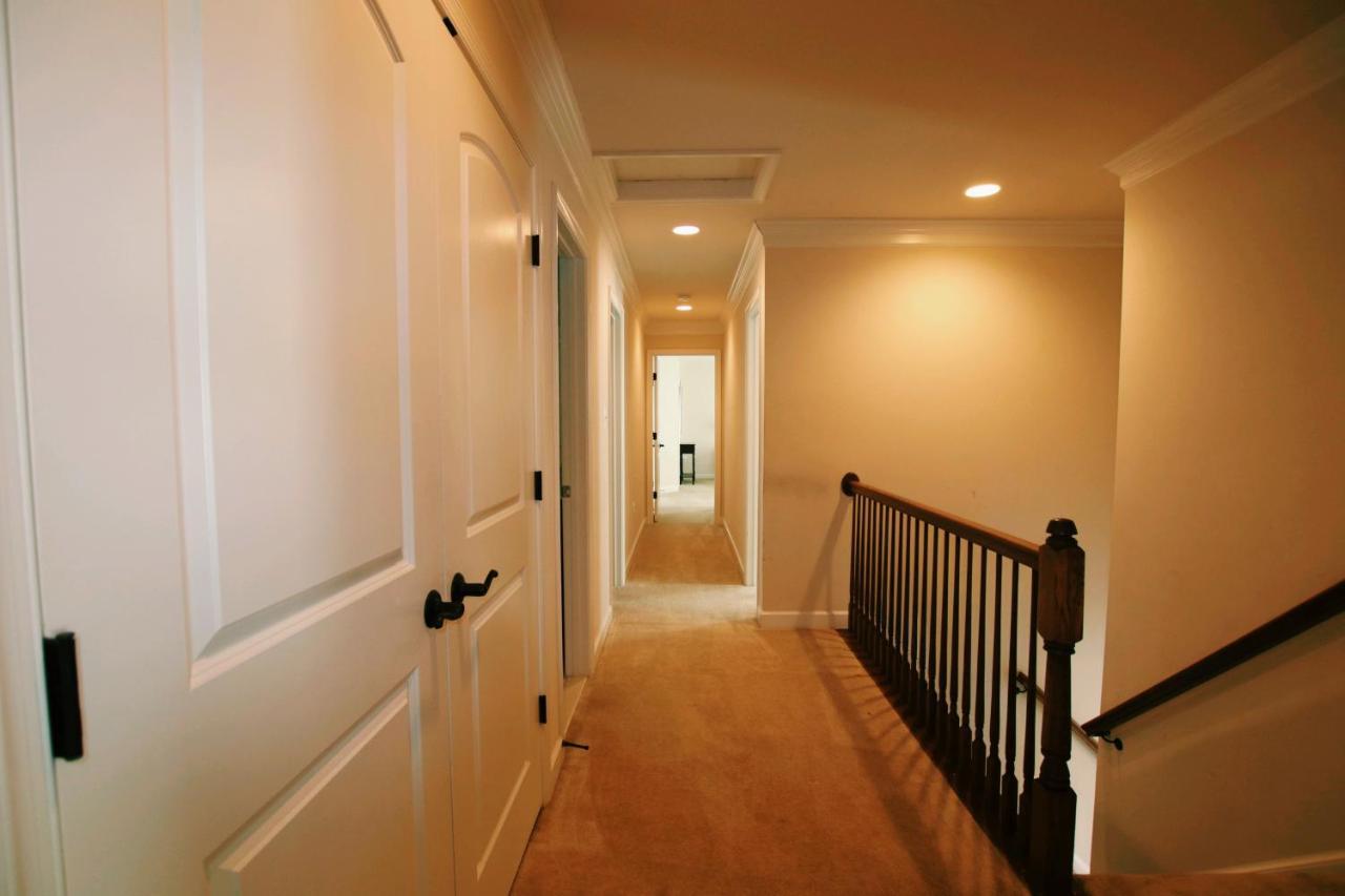 Luxury Villa And Apartments Fairfax Exterior photo
