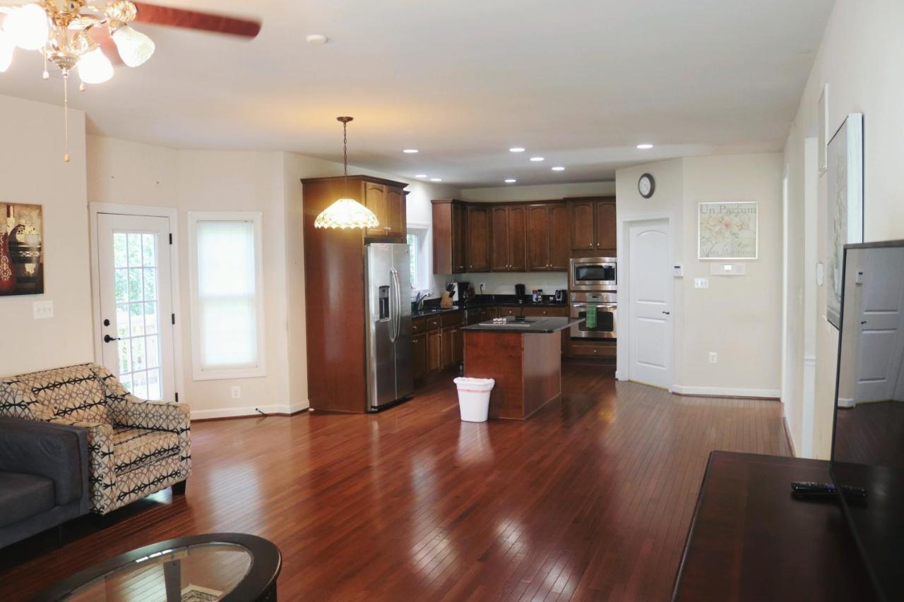 Luxury Villa And Apartments Fairfax Exterior photo