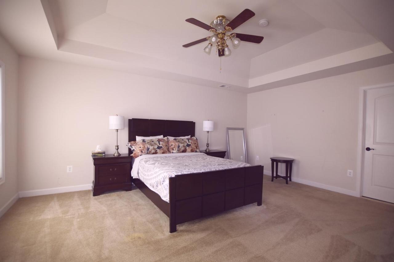 Luxury Villa And Apartments Fairfax Exterior photo
