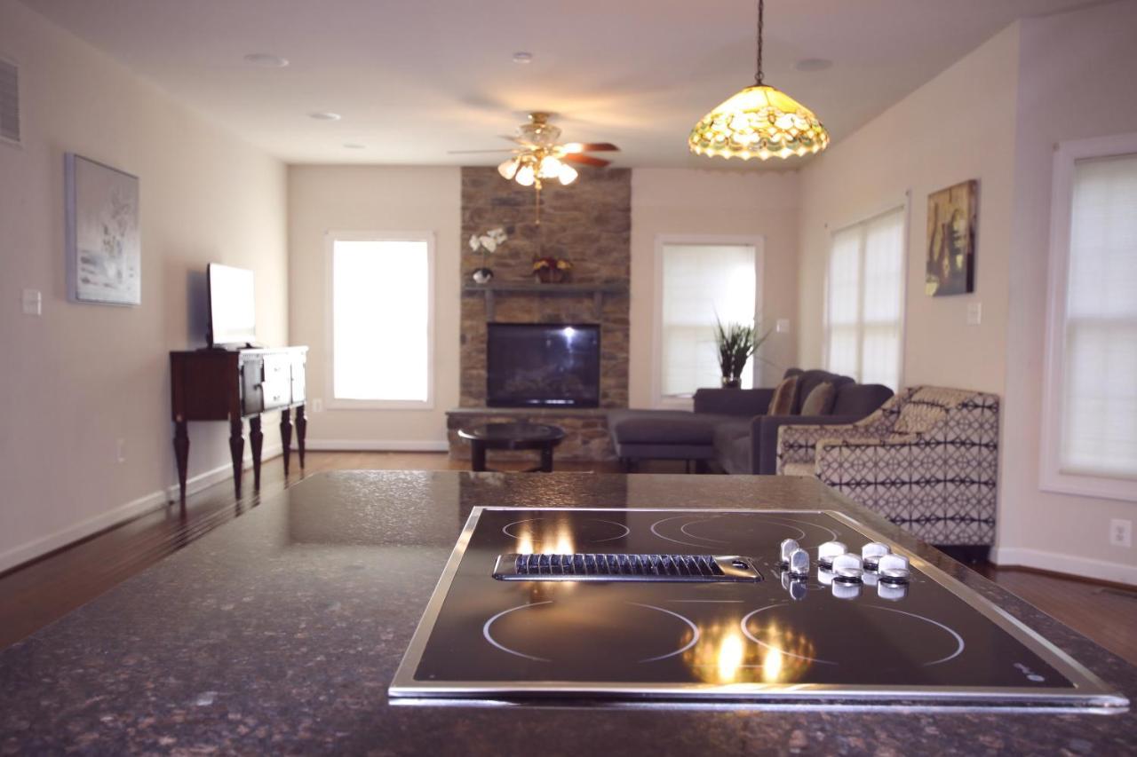 Luxury Villa And Apartments Fairfax Exterior photo